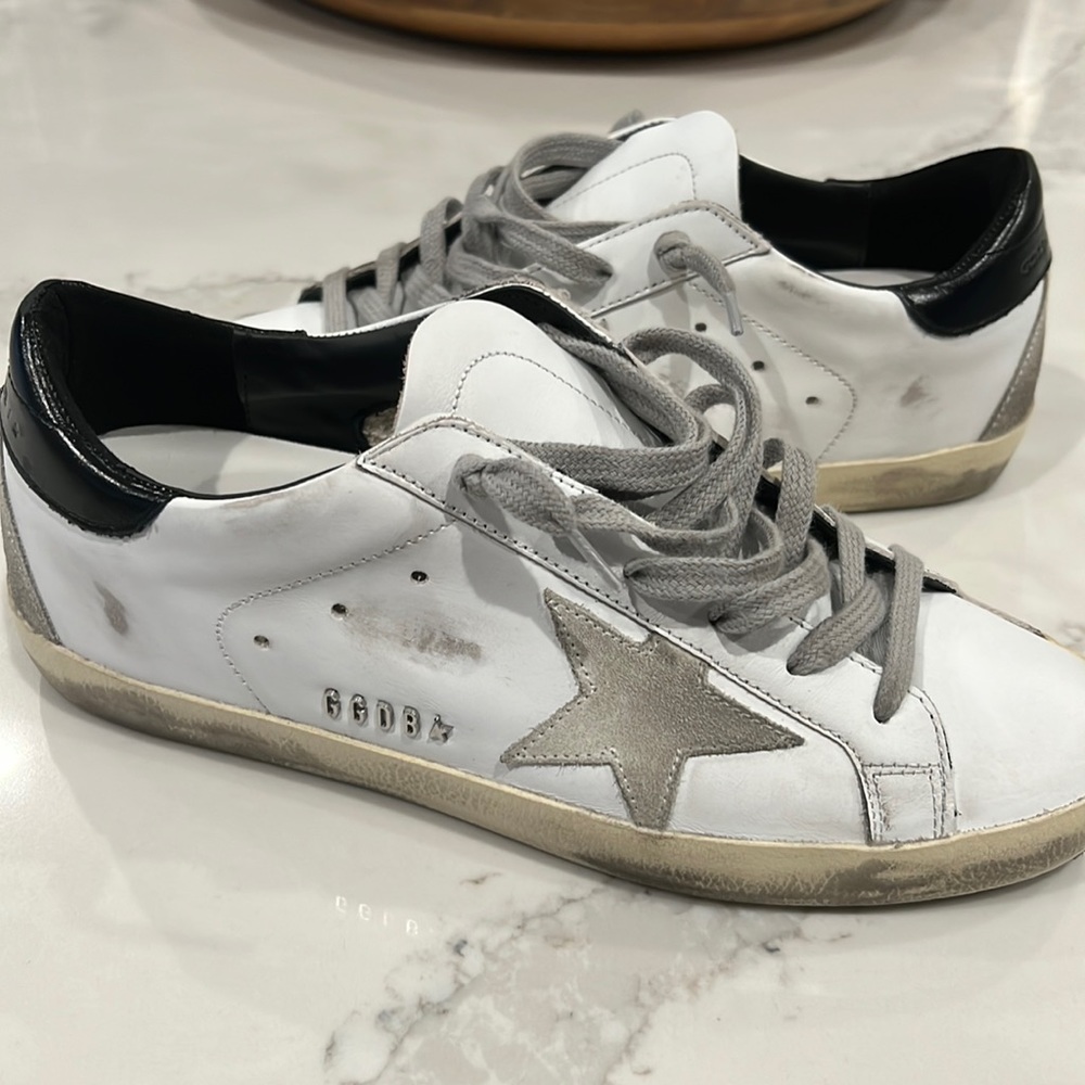 Golden Goose sneaker sz 39/9 EUC! Worn ONCE!